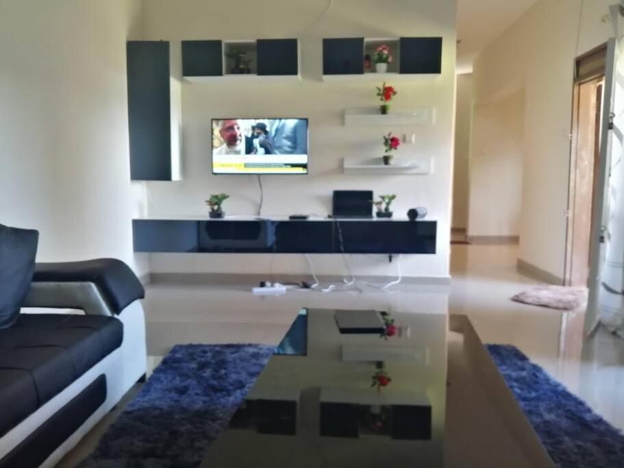 Spacious Zamtel Flat 卢萨卡 外观 照片