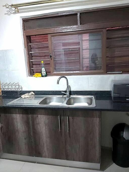 Spacious Zamtel Flat 卢萨卡 外观 照片