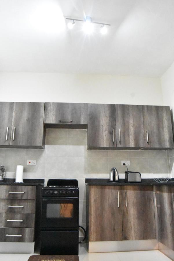 Spacious Zamtel Flat 卢萨卡 外观 照片