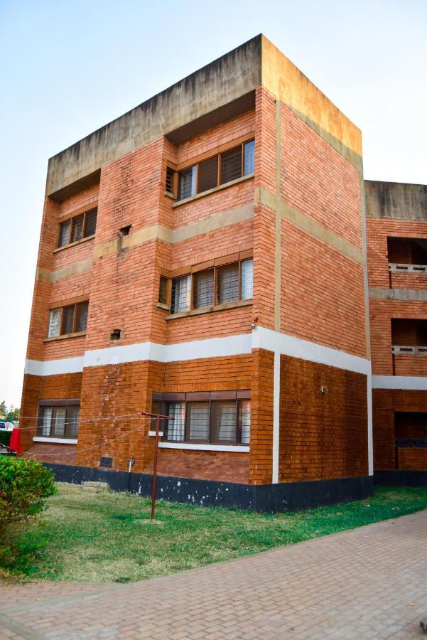 Spacious Zamtel Flat 卢萨卡 外观 照片